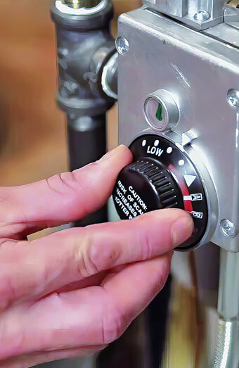 https://successhotwater.com.au/uploads/2025/06/hot-water-servicing-70418.jpg
